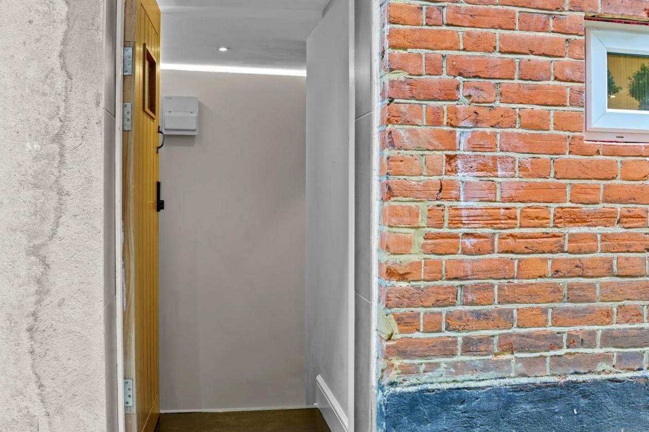 Modern Studio Flat Лондон Экстерьер фото